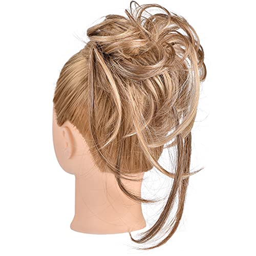 Long chignon ébouriffé 